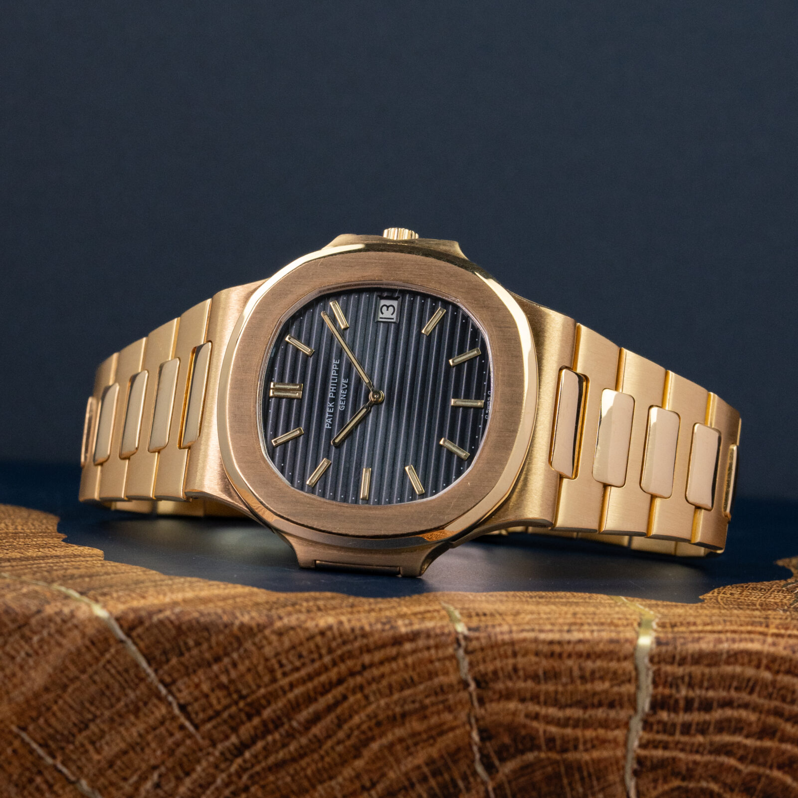 Patek-Philippe-3700J-3-2-1600×1600